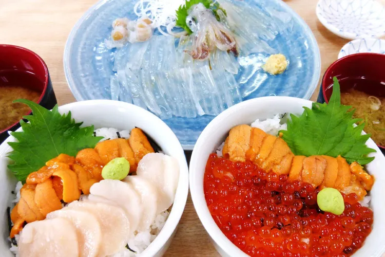 函館の丼とイカの刺身