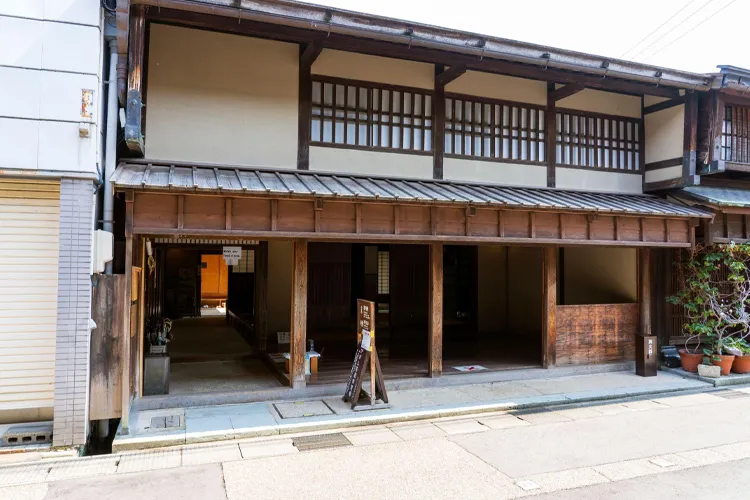 ひがし茶屋休憩館