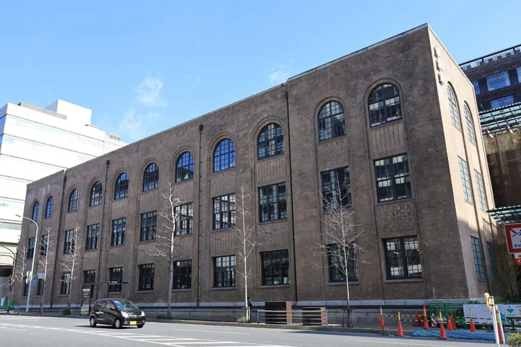 京都の複合施設新風館の外観