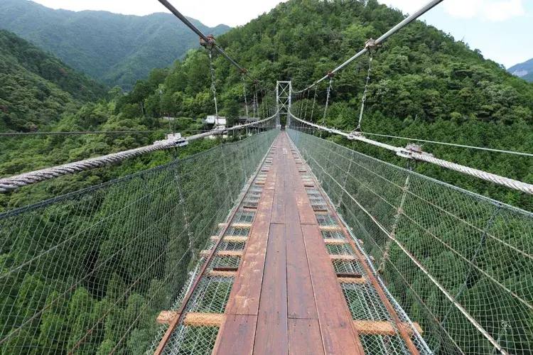 谷瀬のつり橋