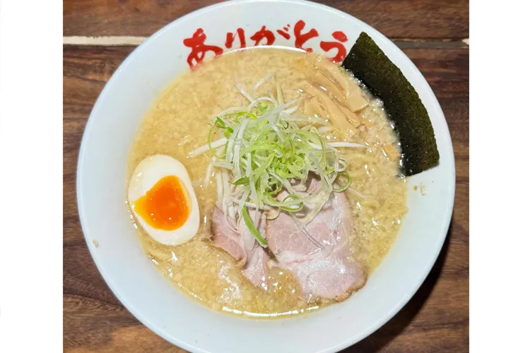 野方ホープの背脂たっぷりラーメン