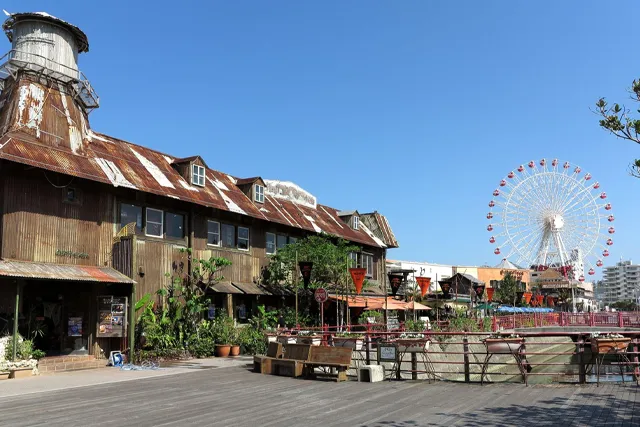 アメリカンテイストの店舗が並ぶアメリカンビレッジ