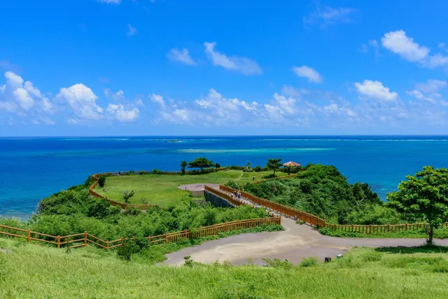 沖縄の海を一望できる知念岬公園