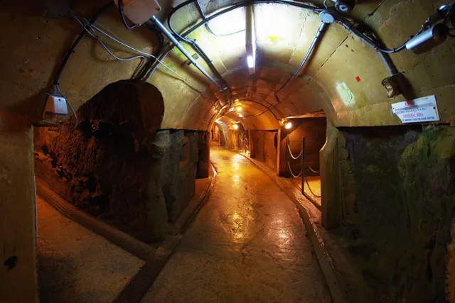 沖縄戦の歴史を伝える旧海軍司令部壕