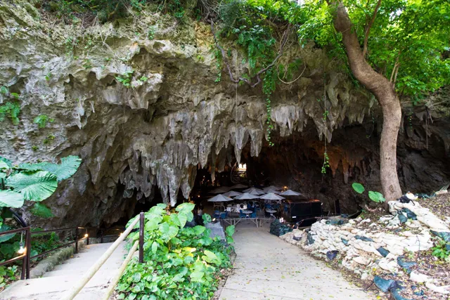 鍾乳洞から生まれた自然豊かなガンガラーの谷