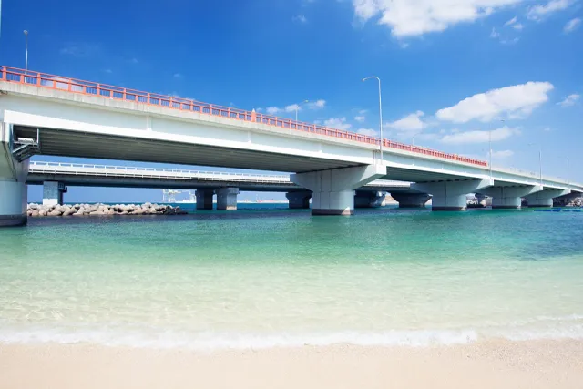 那覇市街地から徒歩で行ける波の上ビーチ