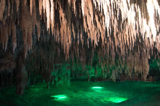 国内最大級の鍾乳洞があるおきなわワールド
