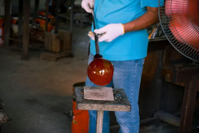 琉球ガラス作り体験ができる琉球ガラス村