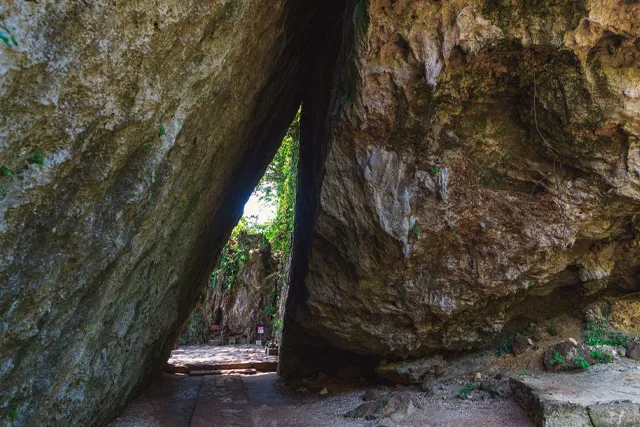 琉球王国の聖地として知られる斎場御嶽