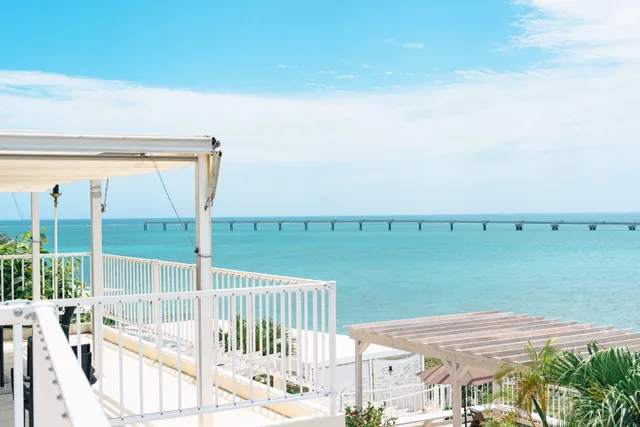 瀬長島ウミカジテラスと沖縄の海