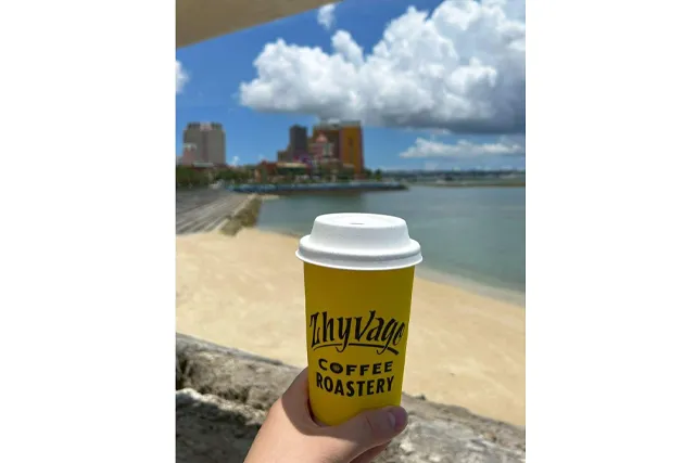 沖縄アメリカンビレッジのジバゴコーヒーローステリーのカフェラテ