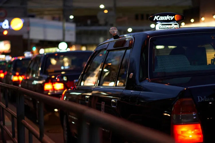 タクシーの車列