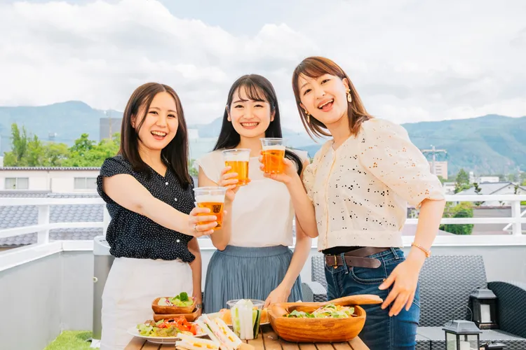 ビールをもって記念撮影