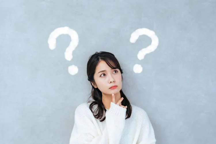 悩む女性