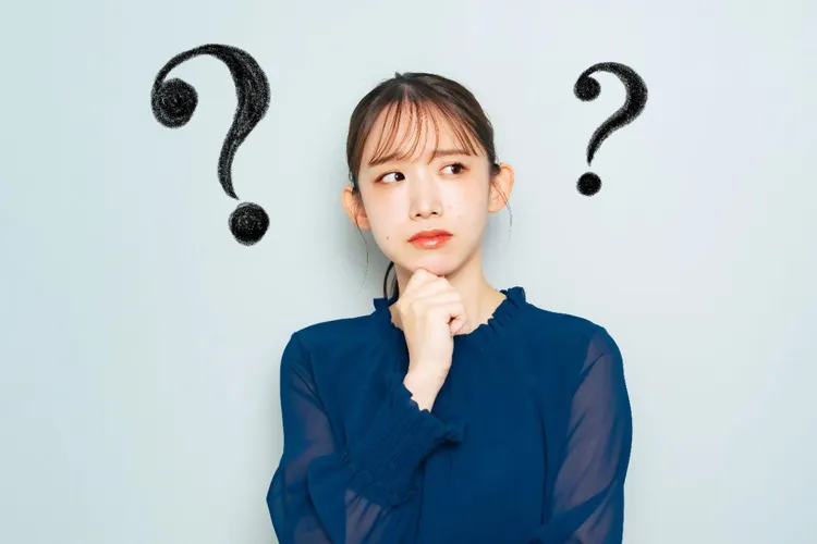 悩む女性