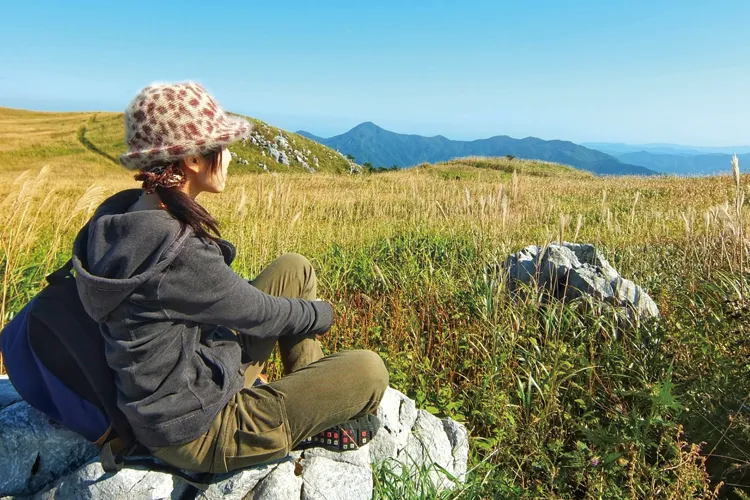 一人旅をする女性
