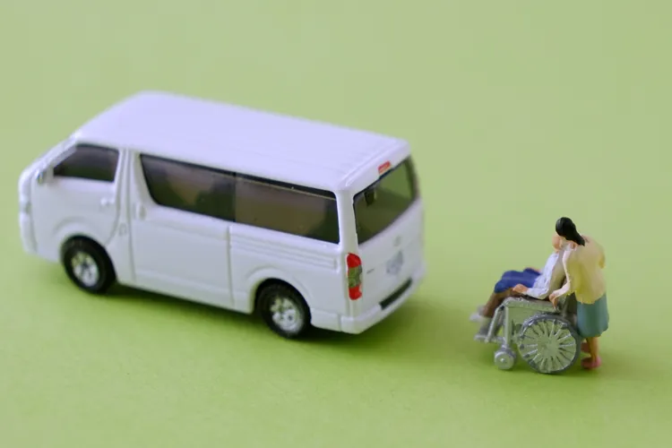 車いす利用者と福祉タクシー