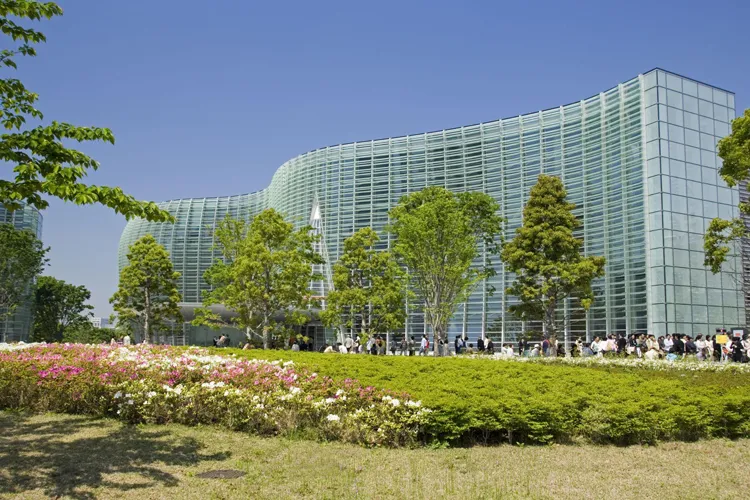国立新美術館の外観
