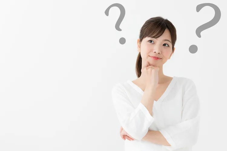 悩む女性