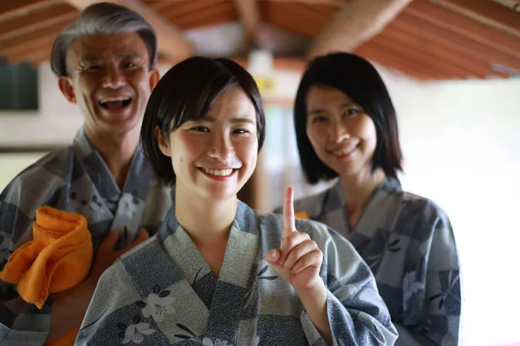 浴衣姿の3人家族