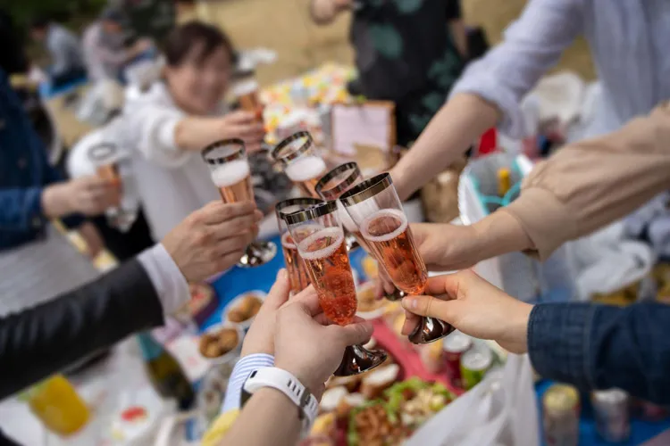お酒で乾杯