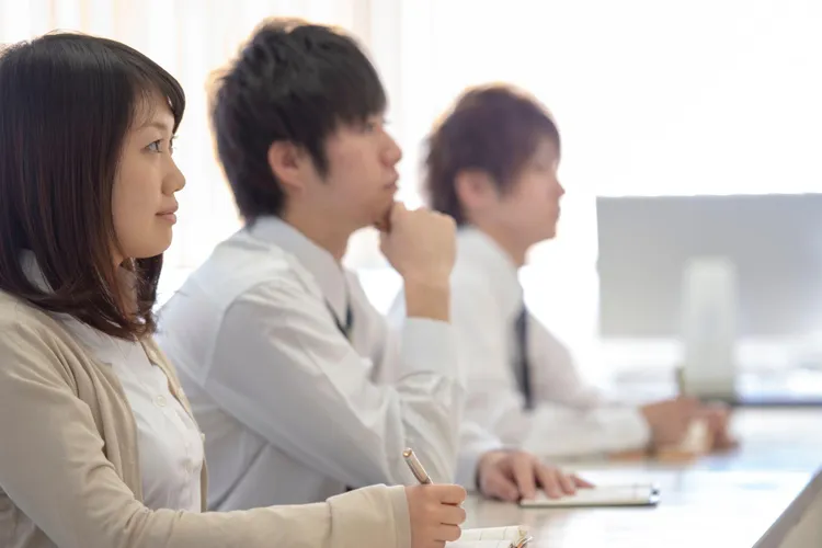 研修を受ける社員
