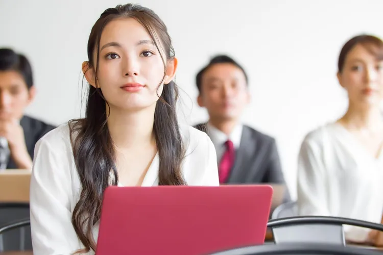 研修に出席する社員