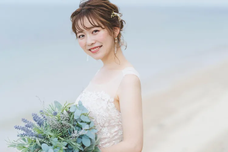 波打ち際の新婦