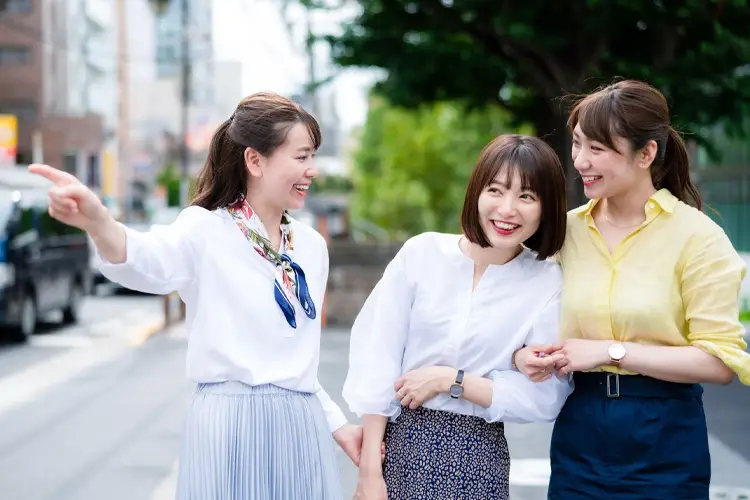 女性3人のタクシー旅行